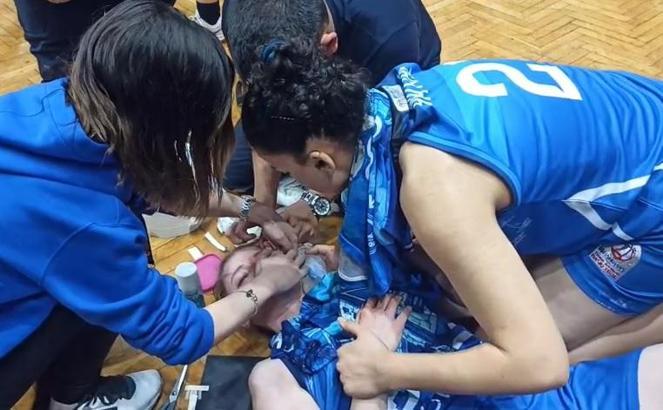 Mersin'de kadınlar basketbol maçında oyuncular arasında kavga çıktı