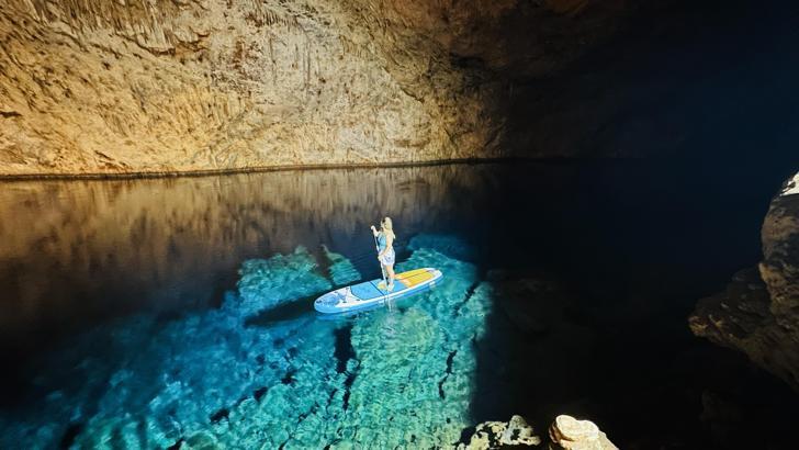 Şahika Ercümen’in de daldığı Aynalıgöl Mağarası, bu yıl 60 bin ziyaretçiyi ağırladı