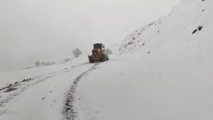 Siirt'te 45 köy yolu, kardan ulaşıma kapandı
