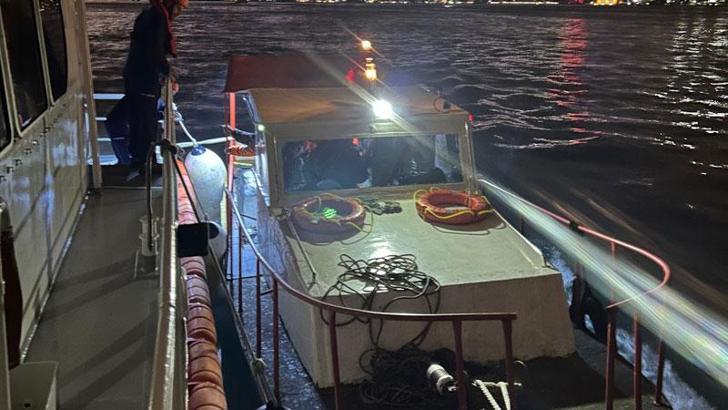 İstanbul Boğazı'nda makine arızası nedeniyle sürüklenen tekne kurtarıldı