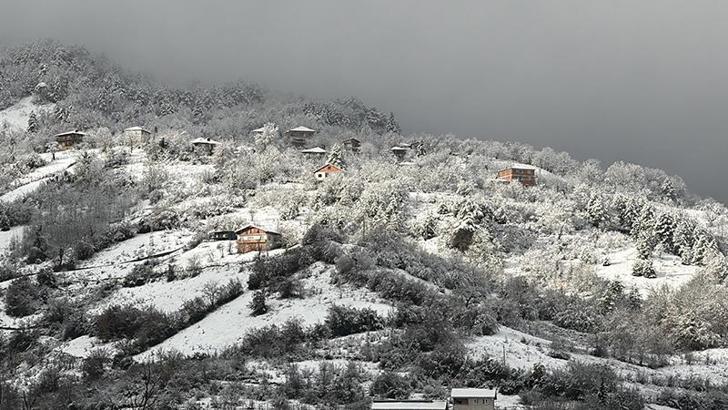 Bartın'da kar yağışı nedeniyle 5 köy yolu ulaşıma kapandı