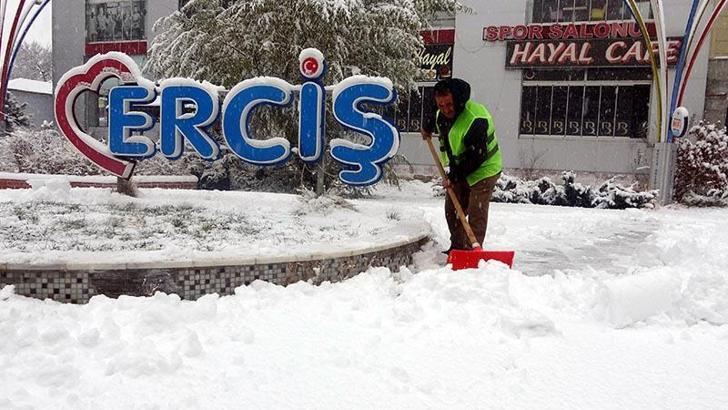 Erciş’te kar kalınlığı 20 santime ulaştı