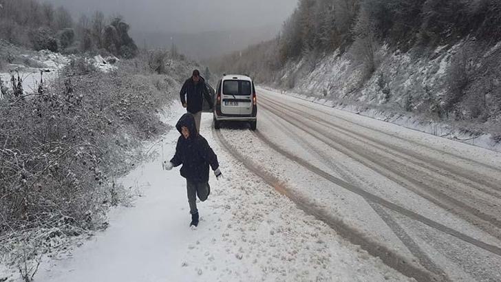 Kastamonu'da kar yağışı nedeniyle 202 köy yolu kapandı