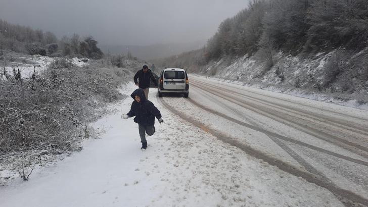 Kastamonu'da kar yağışı nedeniyle 202 köy yolu kapandı