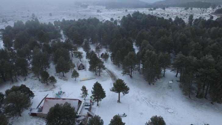 Manisa'nın yüksek kesimlerinde kar yağışı etkili oldu