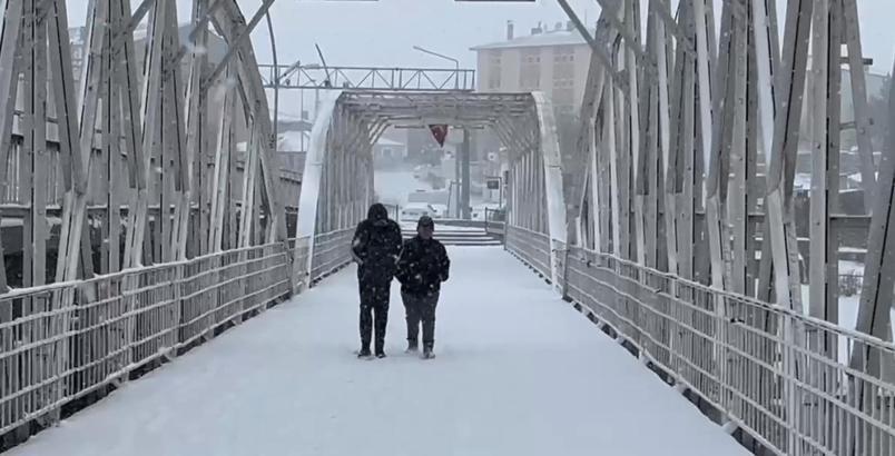 Ardahan’da kar yağışı ulaşımı etkiledi (2)