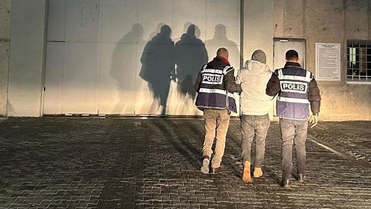 Firari hükümlü, sınır kapısından girerken yakalandı