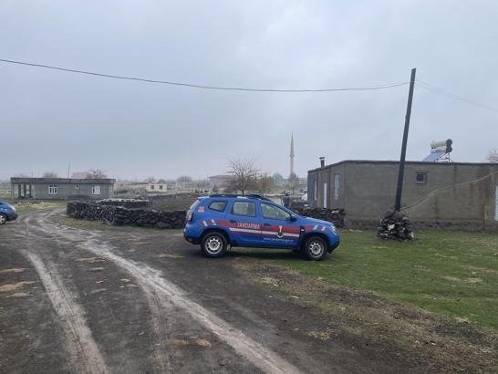 Tartıştığı eşi ve oğlunu öldürdü