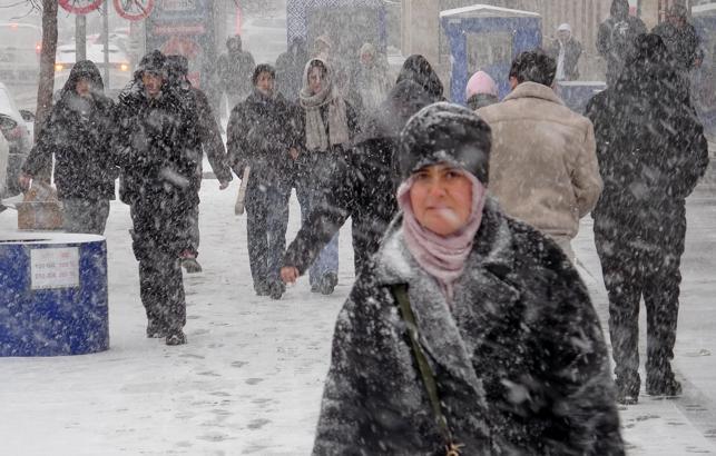 Erzurum'da soğuk hava ve kar yağışı etkili oluyor