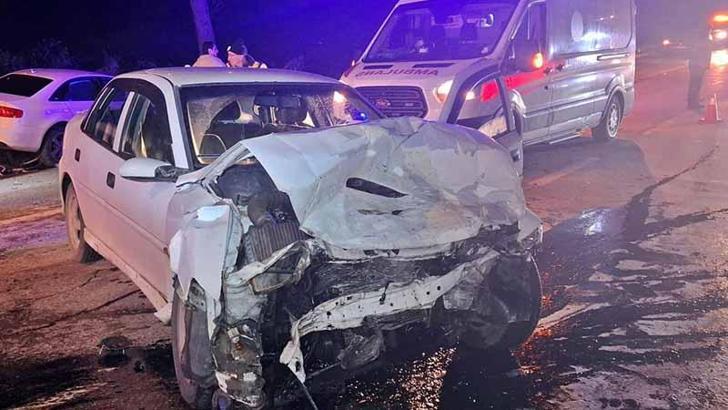 Sakarya'da iki otomobil çarpıştı; 6 yaralı