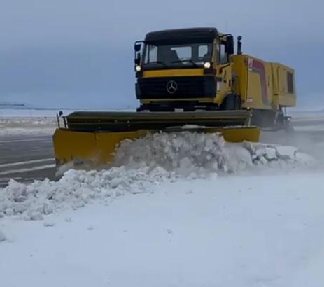 Iğdır Havalimanı’nda karla mücadele çalışması