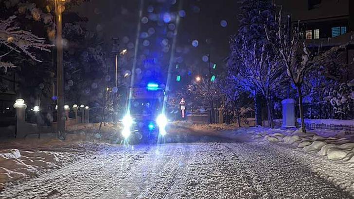 Nargile içerken fenalaşan 6 kişi, karbonmonoksit zehirlenmesi şüphesiyle hastaneye kaldırıldı