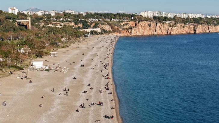 Doğu'da kar, Antalya’da yazdan kalma sıcaklık