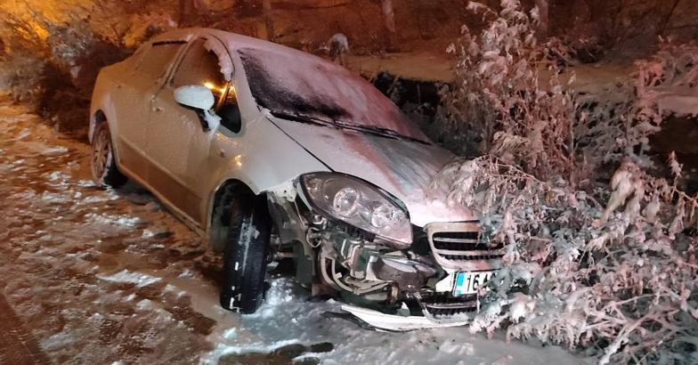 Bursa'da hafif ticari araç ile otomobil çarpıştı: 7 yaralı