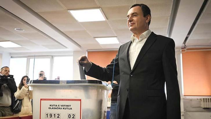 Kosova'daki erken genel seçimi mevcut Başbakan Kurti kazandı