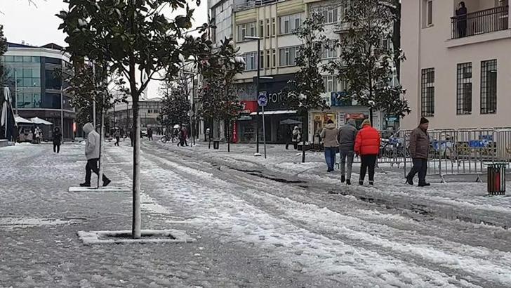 Düzce'de 37 köy yolu, kardan kapandı