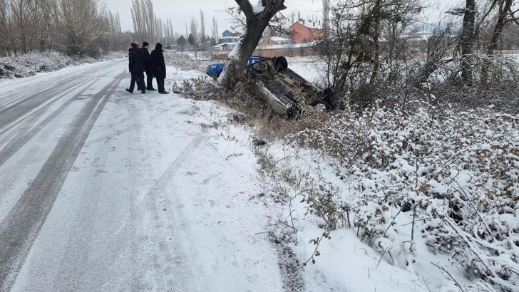 Kütahya’da minibüs takla attı