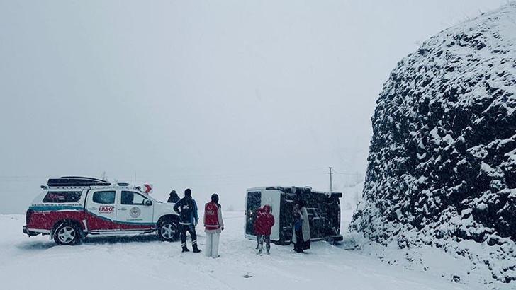 Siirt'te yolcu minibüsü devrildi: 6 yaralı