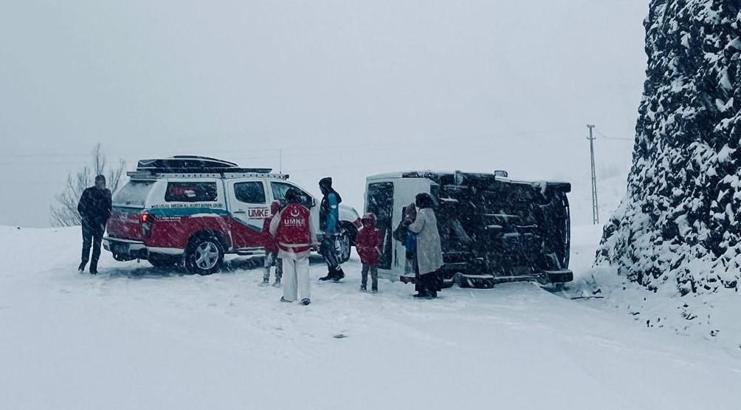 Siirt'te yolcu minibüsü devrildi: 6 yaralı