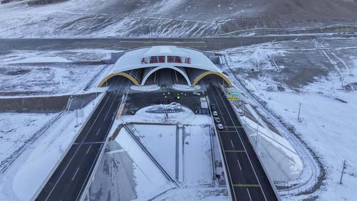Dünyanın en uzun otoyol tüneli Çin'de açıldı