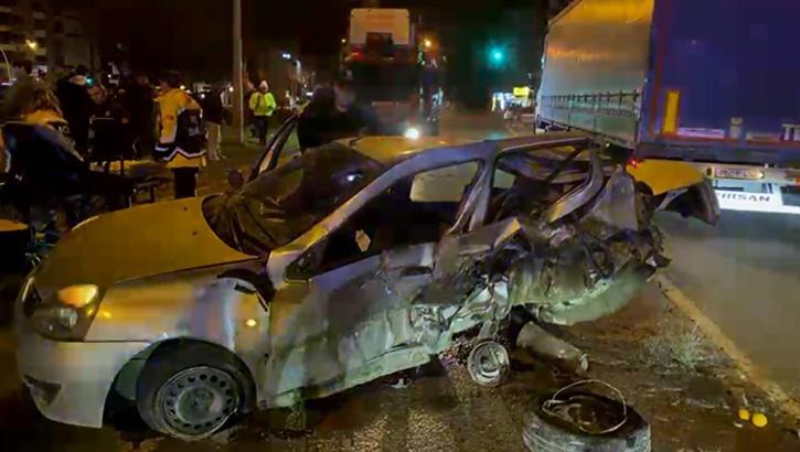 Önündeki otomobile arkadan çarpıp kaçtı; 2 uzman çavuş yaralı