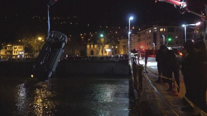 Otomobil, Yeşilırmak'a uçtu; 1 ölü, 1 yaralı