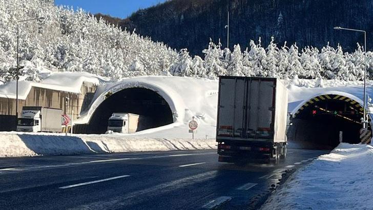 Bolu Dağı'nda kar kesildi, ulaşım normale döndü
