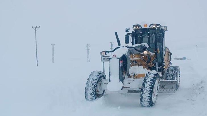 Hakkari'de 281 yerleşim yeri ulaşıma kapandı; okullara 'kar' tatili