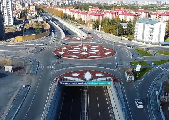 Büyükşehir Belediyesi’nden kavşaklarda peyzaj çalışması