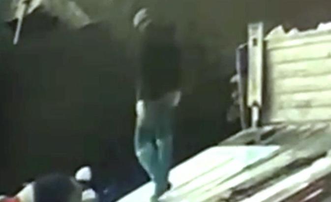 TIR'ın dorsesinde çalışan işçiye yıldırım isabet etti