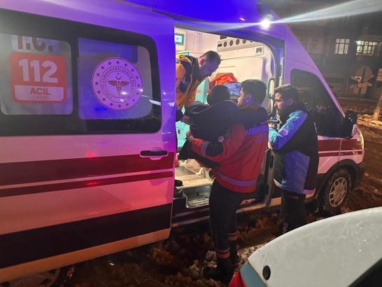 Yolu kapalı mahallede solunum sıkıntısı çeken hastaya, UMKE ulaştı