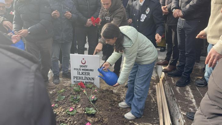 DEAŞ operasyonunda şehit olan 3 polis için Yalova'da tören (3)