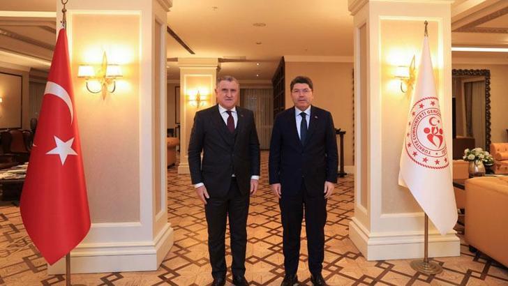 Gençlik ve Spor Bakanı Bak ile Adalet Bakanı Tunç bir araya geldi