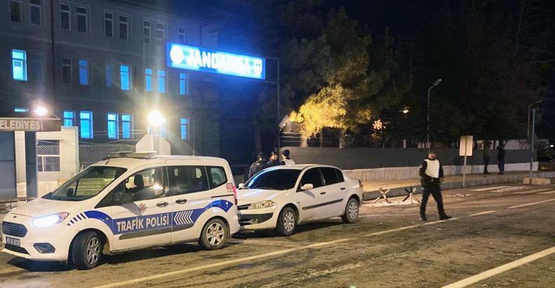 2 husumetlisini tabancayla yaraladı, jandarmaya teslim oldu