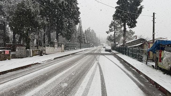 Bartın'da kar yağışı nedeniyle 16 köy yolu ulaşıma kapandı