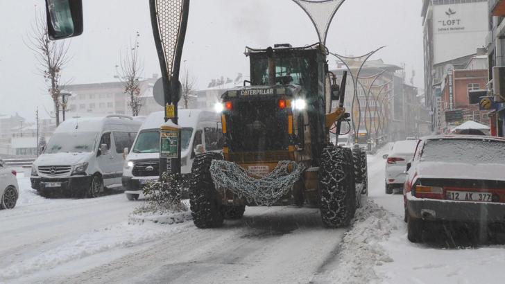 Bingöl'de kar yağışı; 100 köy yolu ulaşıma kapandı (2)