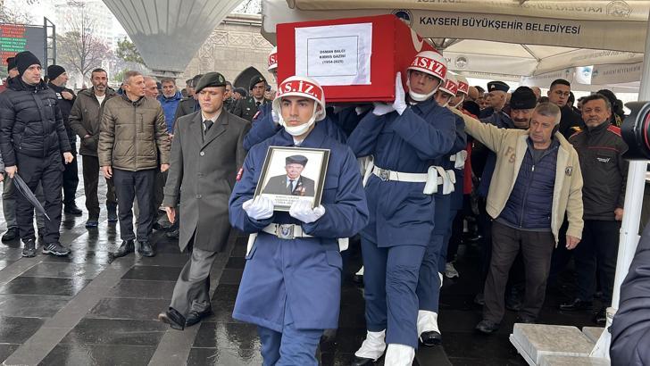 Cami çıkışı evine giderken kazada ölen Kıbrıs gazisi toprağa verildi