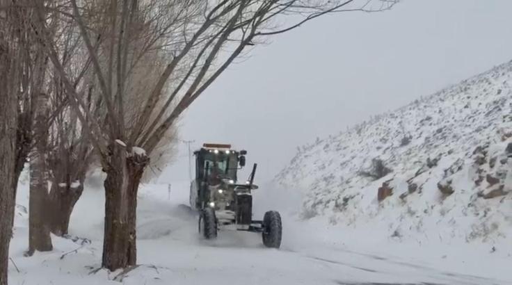 Malatya'da ekiplerin karla mücadele çalışması (2)