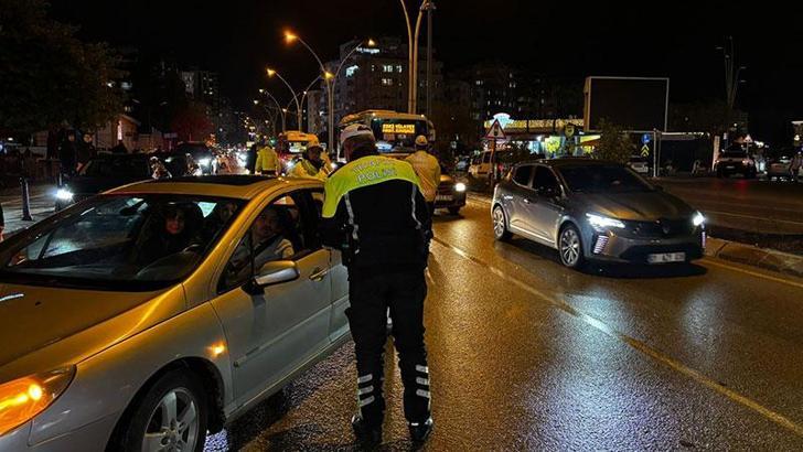 Adana'da yılbaşı öncesi 'Huzur ve Güven' uygulaması gerçekleştirildi