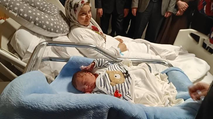 Bursa’da  yılın ilk ve son bebeği dünyaya geldi