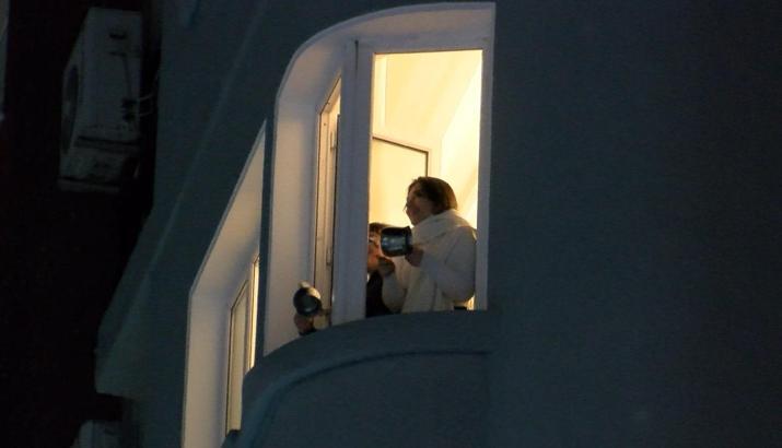 İstanbul -Şişli Kurtuluş'ta yeni yıla bardak ve nar fırlatarak girdiler