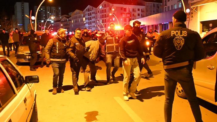 Yılbaşı kutlamasında çıkan kavgaya müdahale eden polis bıçakla yaralandı