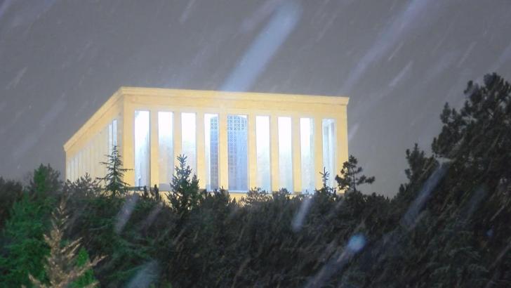 Ankara'da yeni yılın ilk gününde kar yağışı etkili oldu