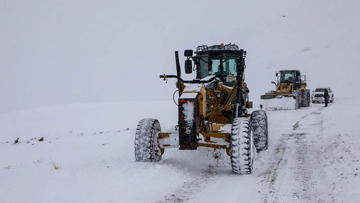 Van'da kardan 671 yerleşim yerinin yolu ulaşıma kapandı