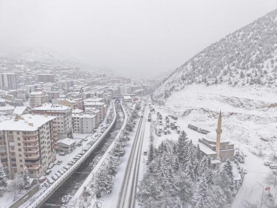 Gümüşhane’de 102 köy yolu kardan kapandı