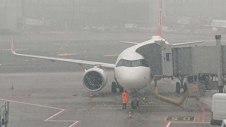 İstanbul Havalimanı'nda kar yağışı