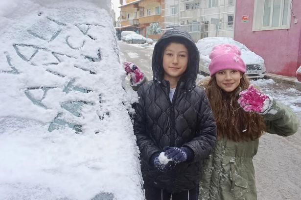 Öğrenciler çektikleri videoyla Vali Bakan’dan okulların tatil edilmesini istedi