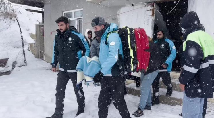 Batman'da 507 yerleşim yerinin yolu kardan kapandı (2)