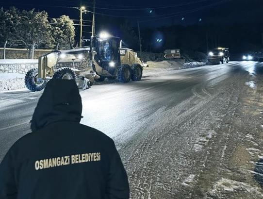 Osmangazi Belediyesi’nden karla mücadelede kesintisiz mesai