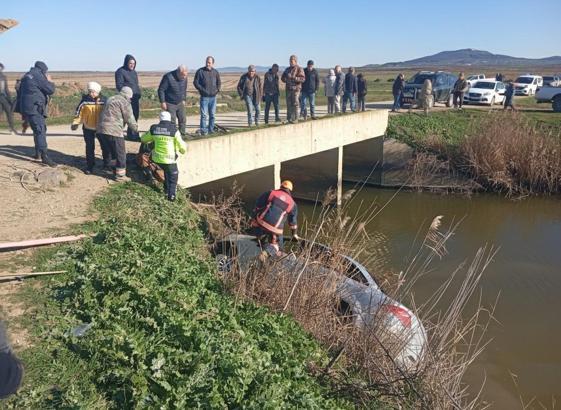 Su kanalına uçan otomobilin sürücüsü öldü